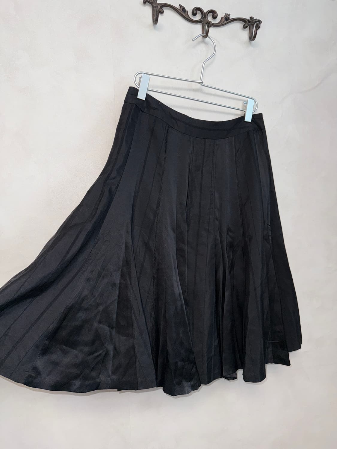 Black silk 100 satin pleats midi skirt 상품이미지2