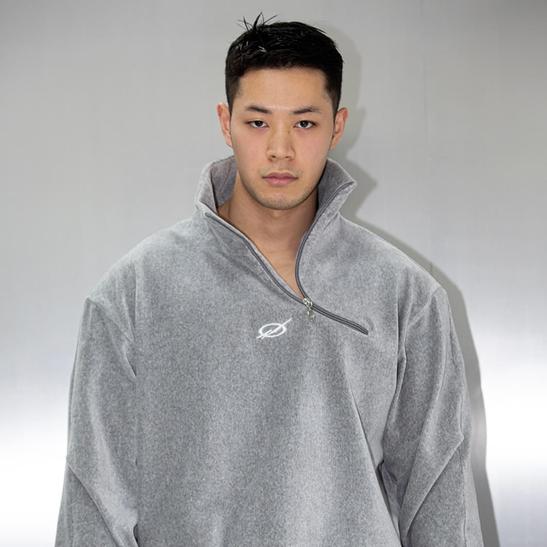 51퍼센트 하프집업 CURVED ZIPPER ANORAK - Grey 상품이미지3
