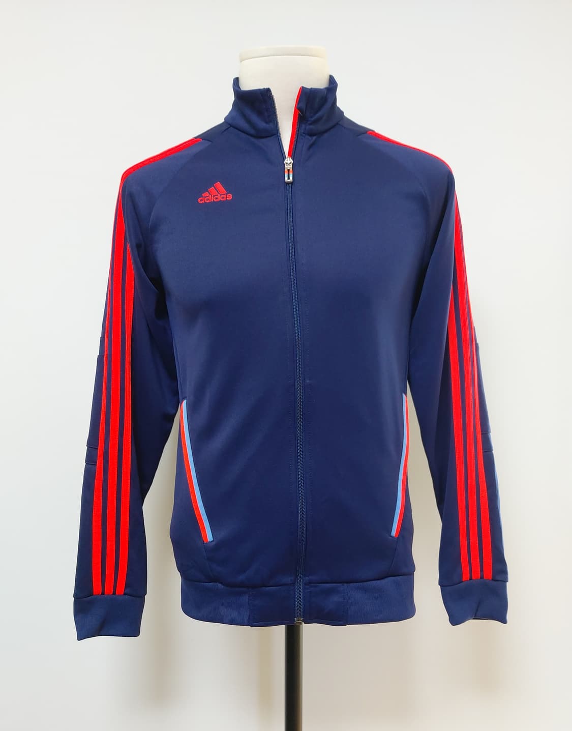 아디다스 퍼포먼스 트랙탑 져지 (95)

 상품이미지1