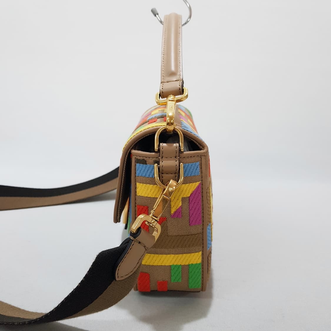 펜디 8BR600 바게트 미디움 숄더백 상품이미지4