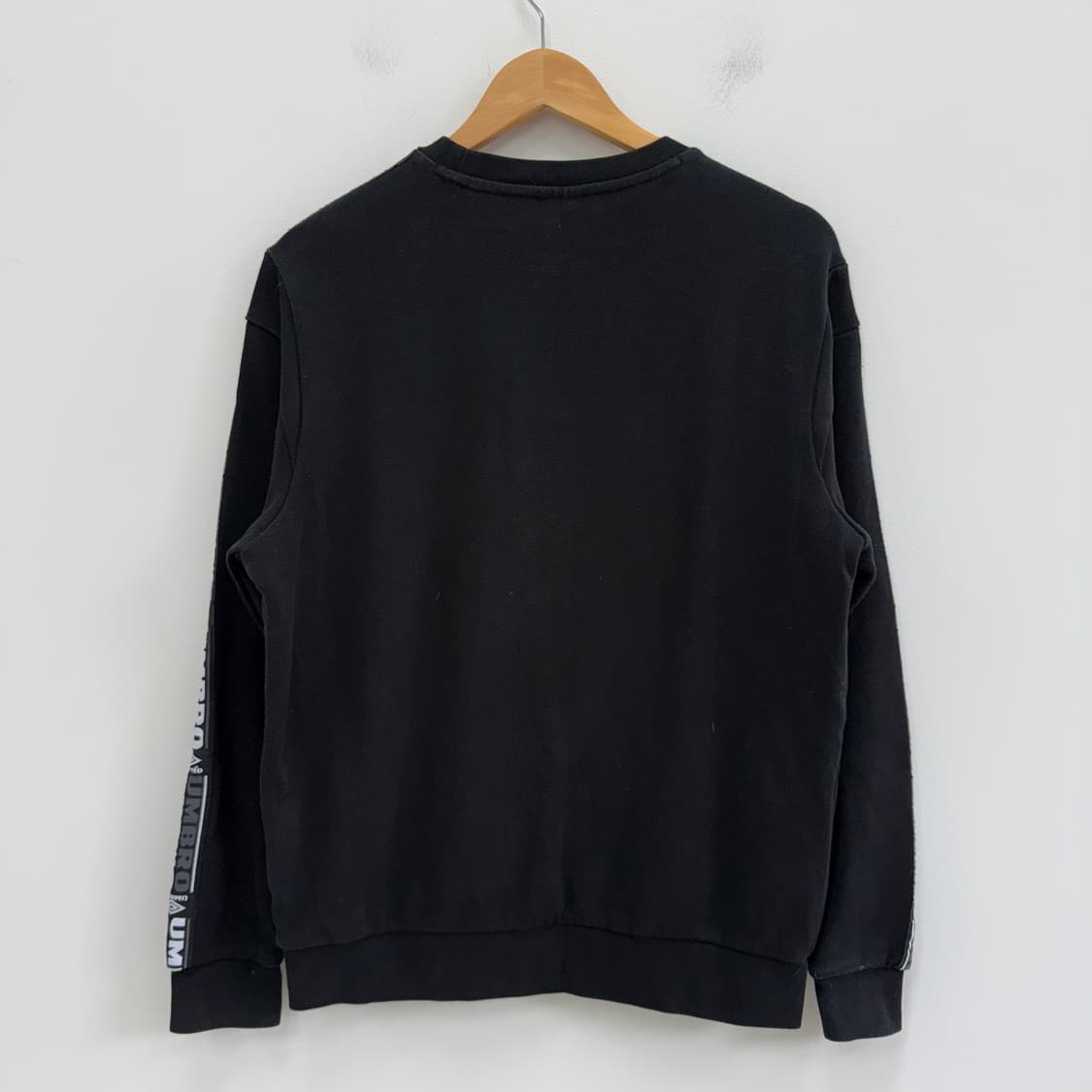 [95] 엄브로 사이드라인 테이핑 스몰로고 라운드 맨투맨 3711 상품이미지2