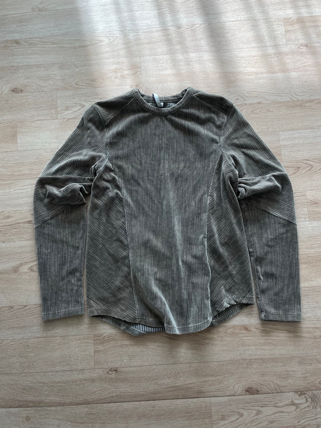 노이어 벨벳티셔츠 상품이미지1