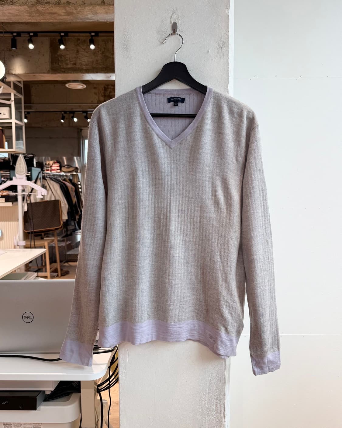 버버리 라이트 퍼플 스트라이프 브이넥 니트  상품이미지2