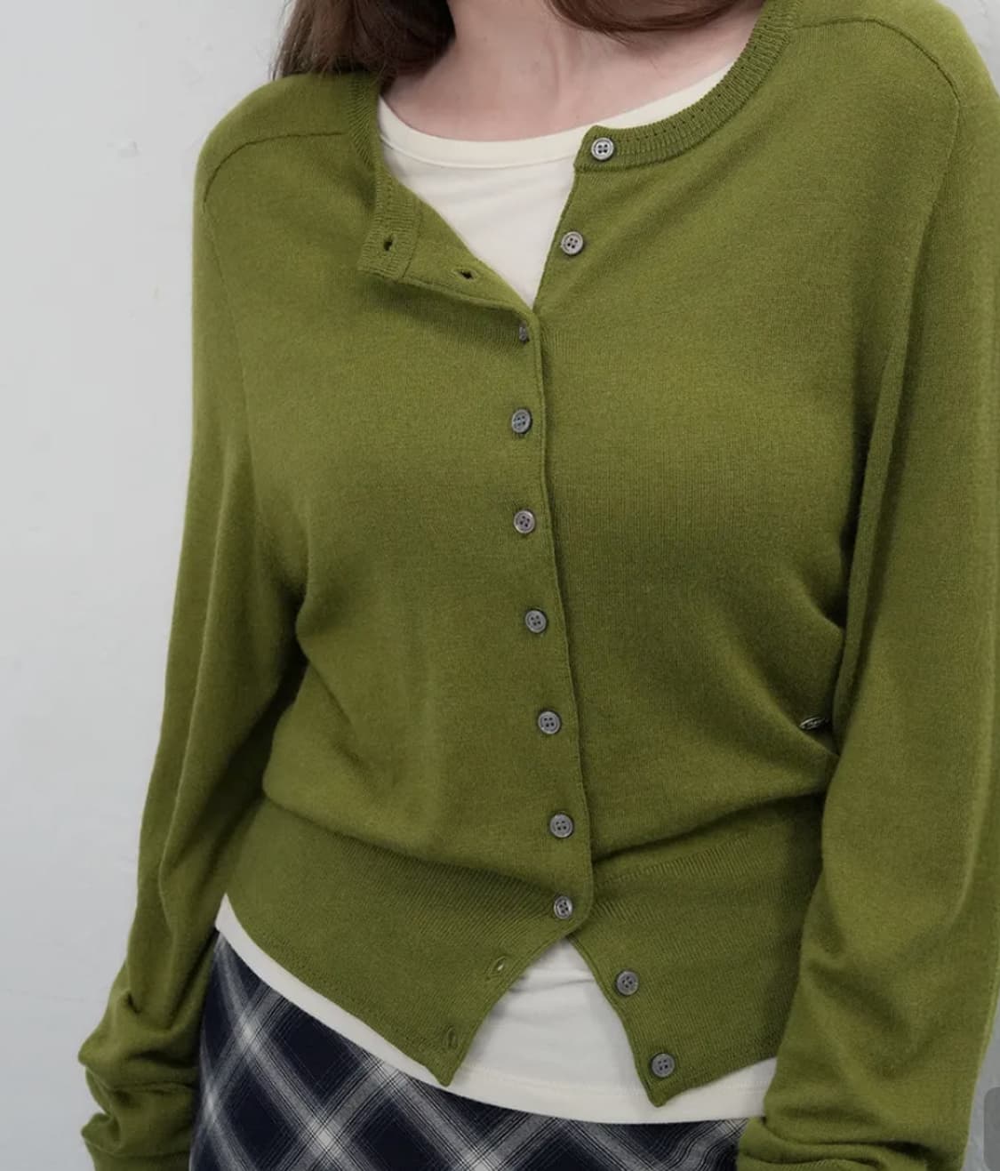 제너럴아이디어 크루넥 가디건 올리브컬러 상품이미지5