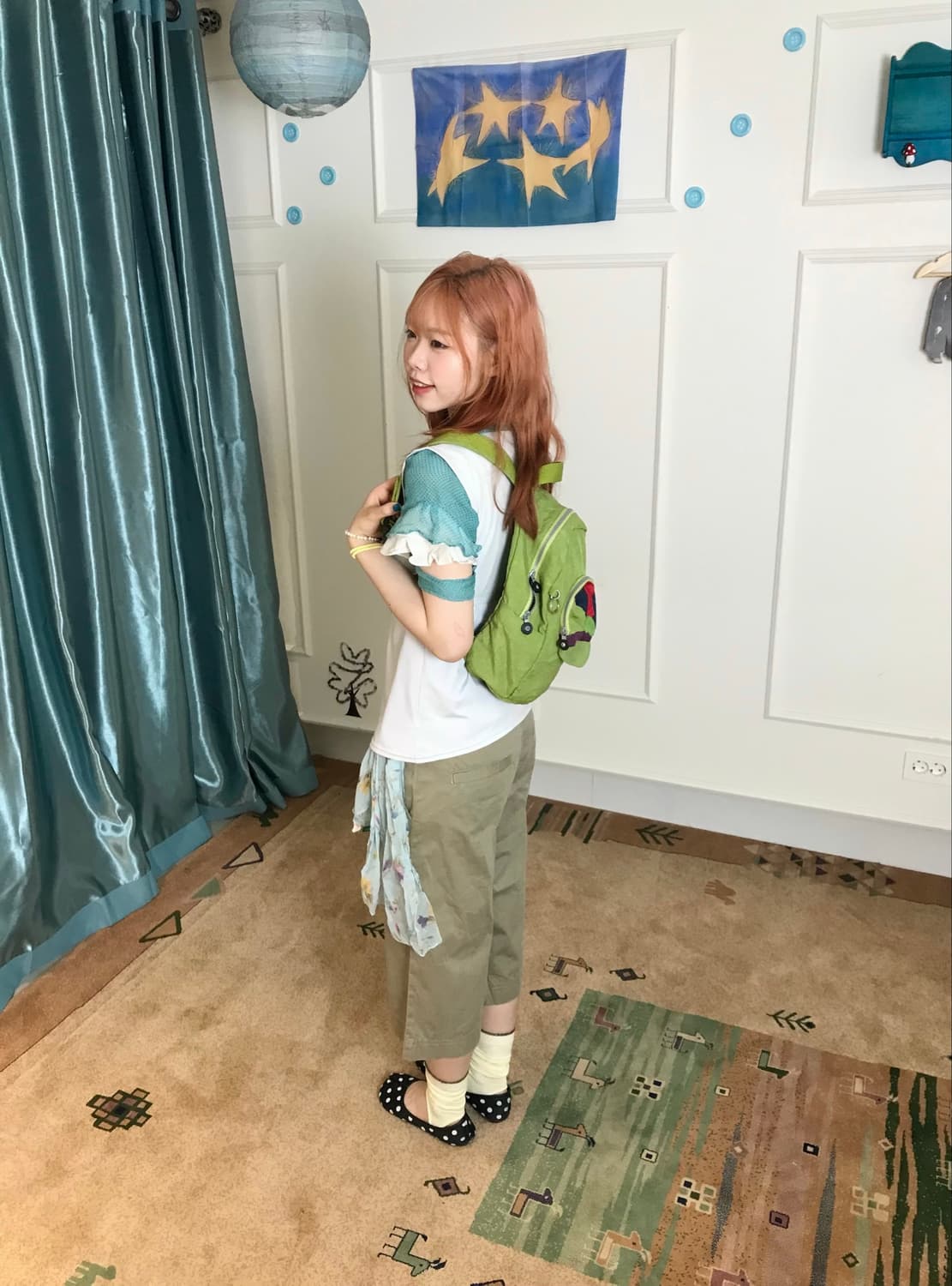 단추 포인트꩜ 도트 블라우스에 베이지 팬츠를 더해 아웃도어 키치 룩🍄 상품이미지1