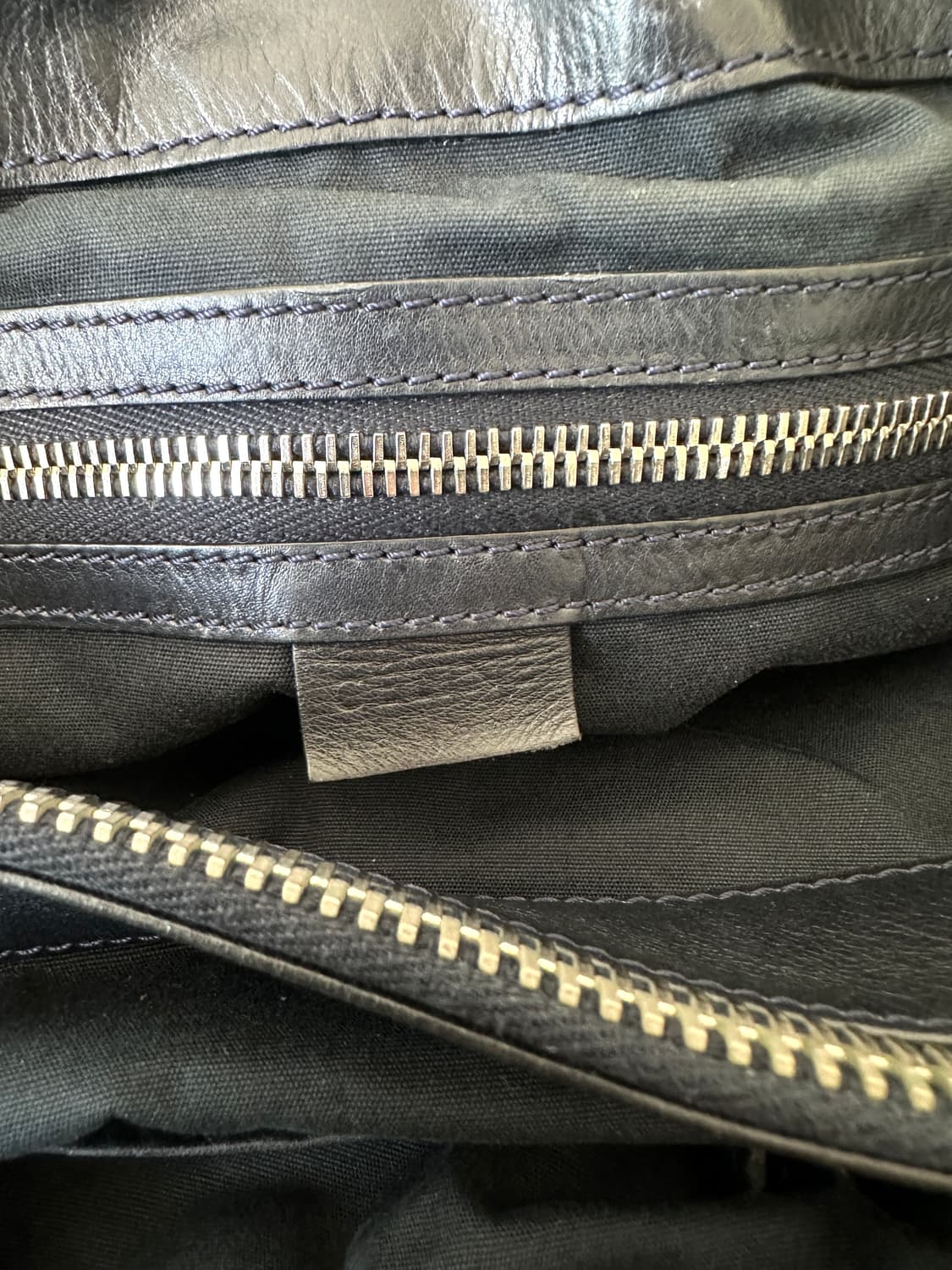 셀린느 왁스코팅 블랙 레더 숄더백 상품이미지8