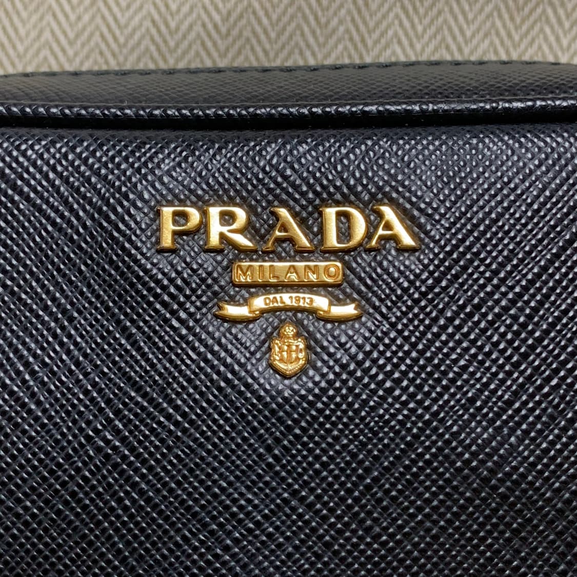 정품) 프라다 블랙 사피아노 미니 크로스백 금장 상품이미지2