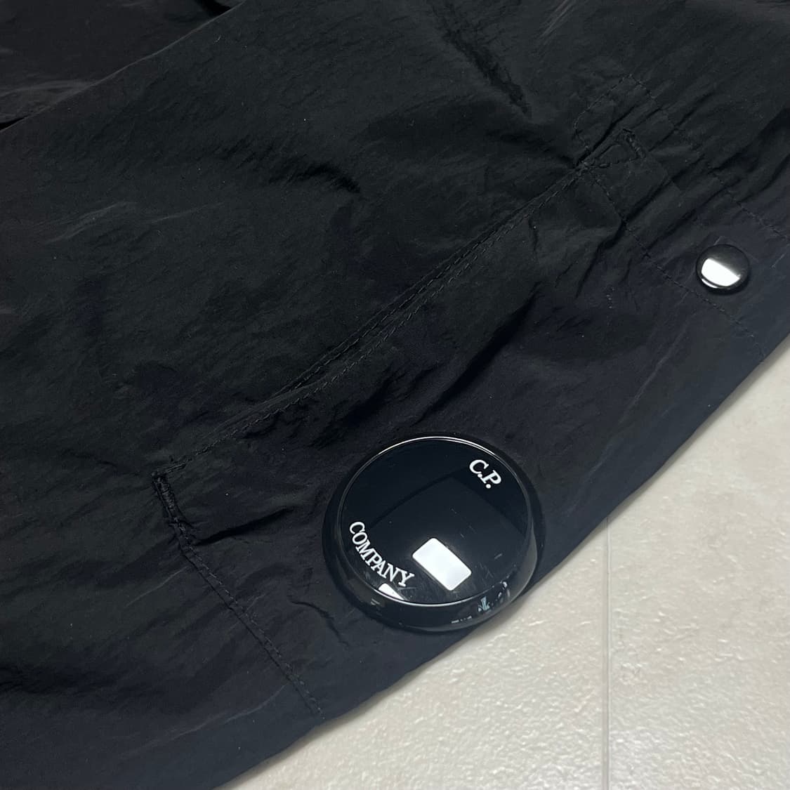 (XL)씨피컴퍼니 크롬-R 렌즈와펜 나일론 오버셔츠 블랙 상품이미지3