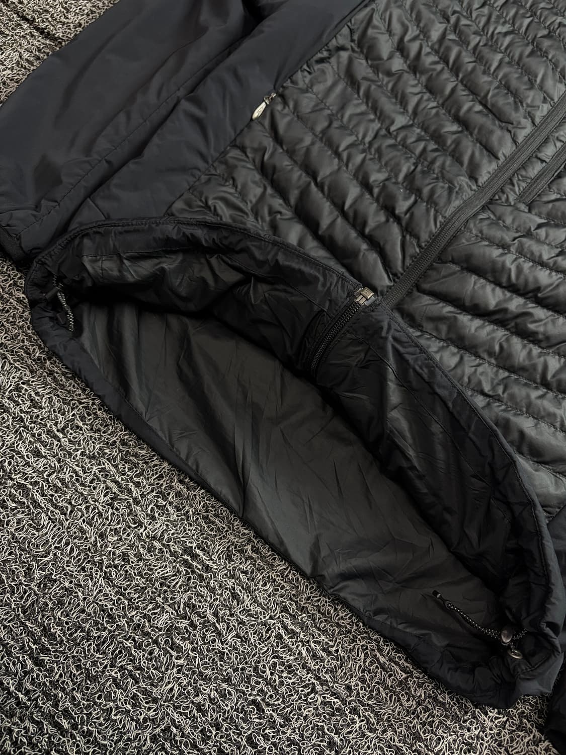 노스페이스 브이모션 다운 경량 패딩 자켓 블랙 1612 상품이미지4