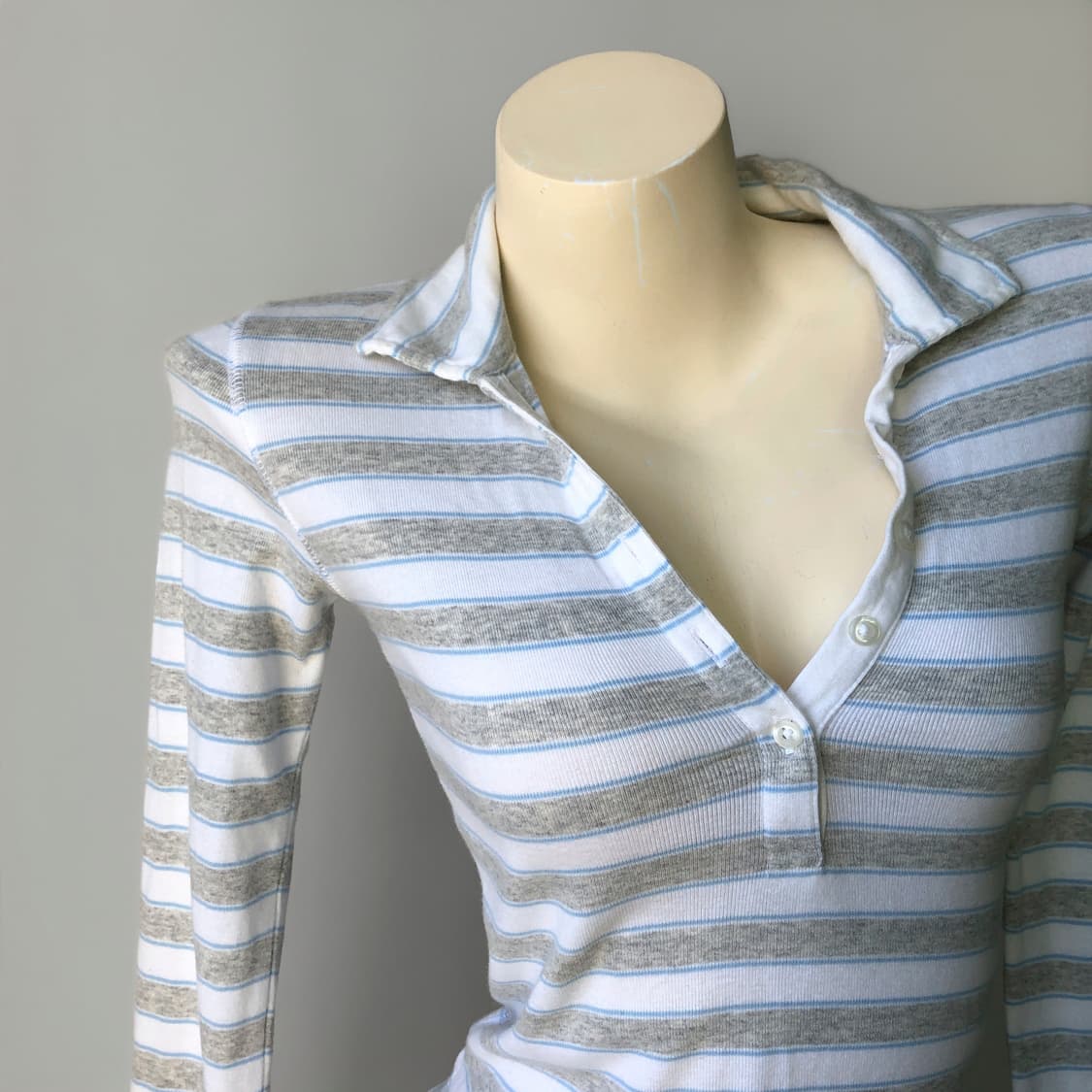 아베크롬비 그레이 스트라이프 티셔츠 상품이미지2