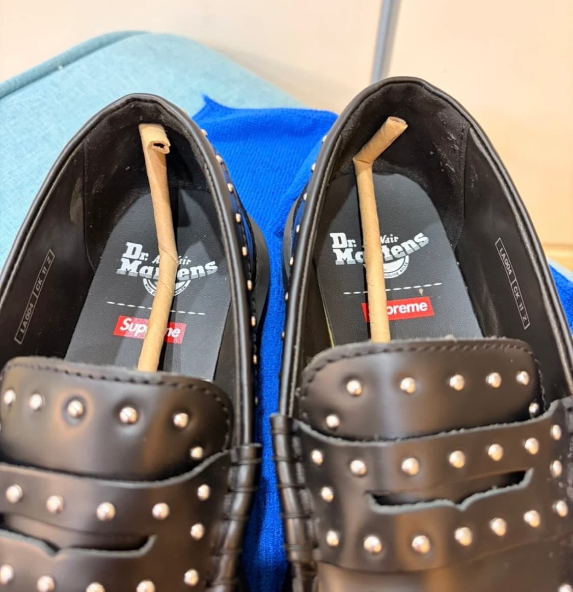 닥터마틴 슈프림 스터드 팬톤 로퍼 270 상품이미지3