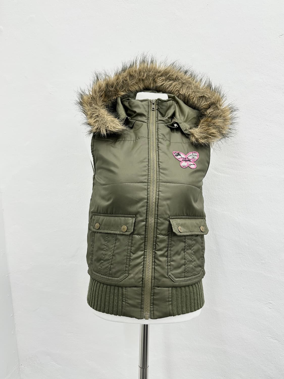 Butterfly patch fur vest 상품이미지7