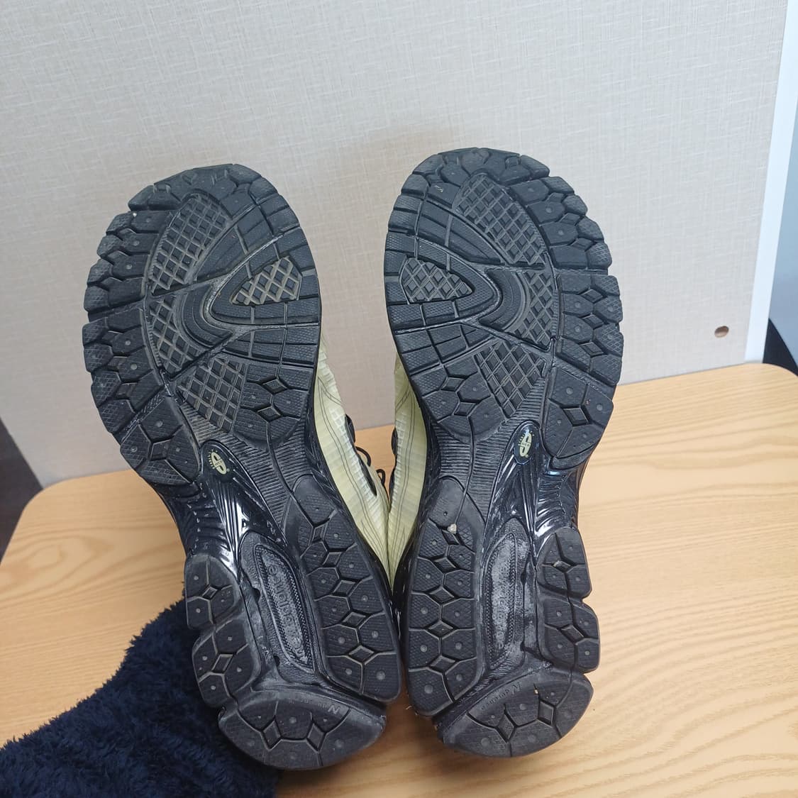 뉴발란스 1906r 옐로우 265사이즈 상품이미지2