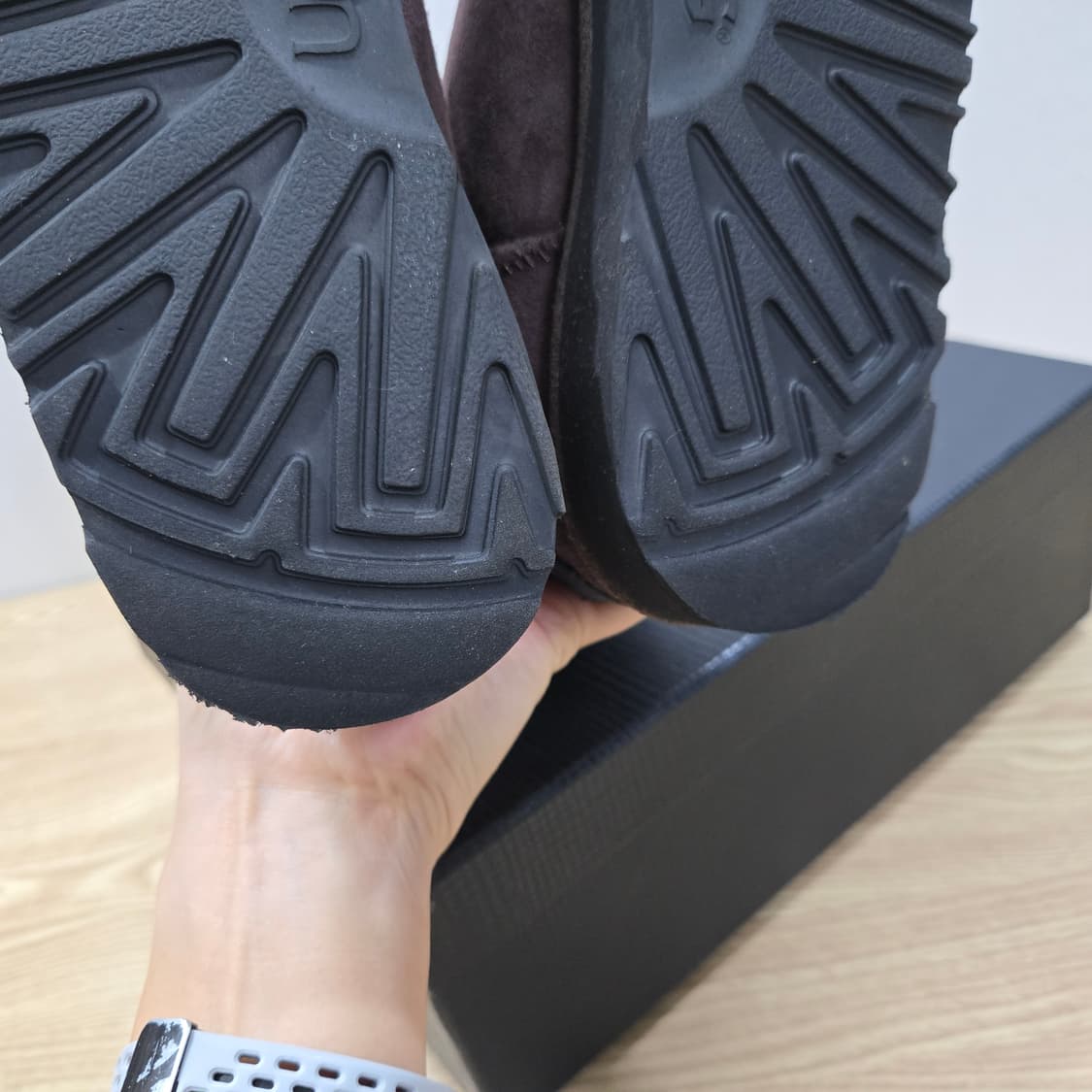 245 어그 UGG 클래식 Knot 초코 상품이미지9