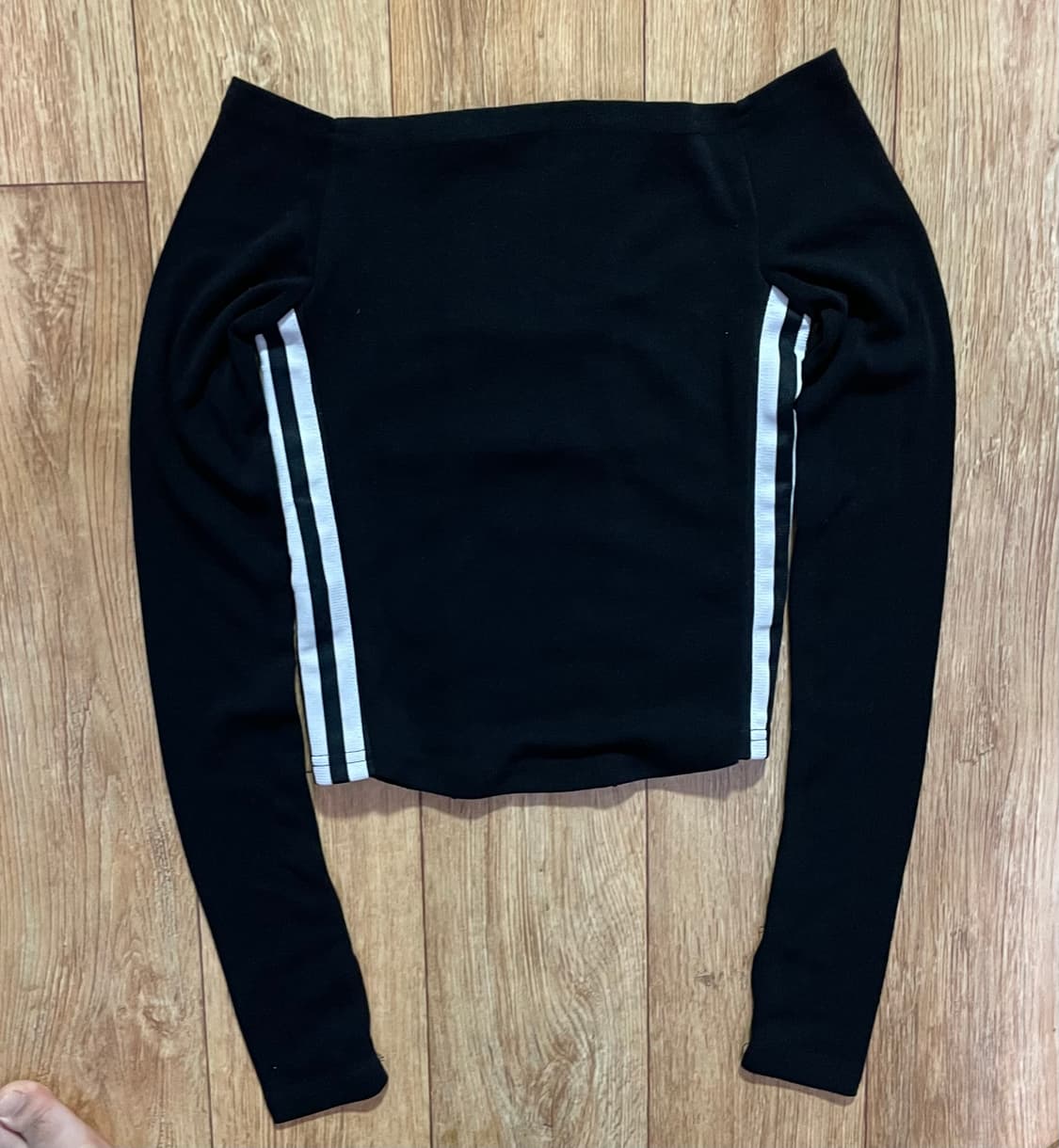 아디다스 블랙 커스텀 오프숄더 긴팔 한소희탑 대장 상품이미지2