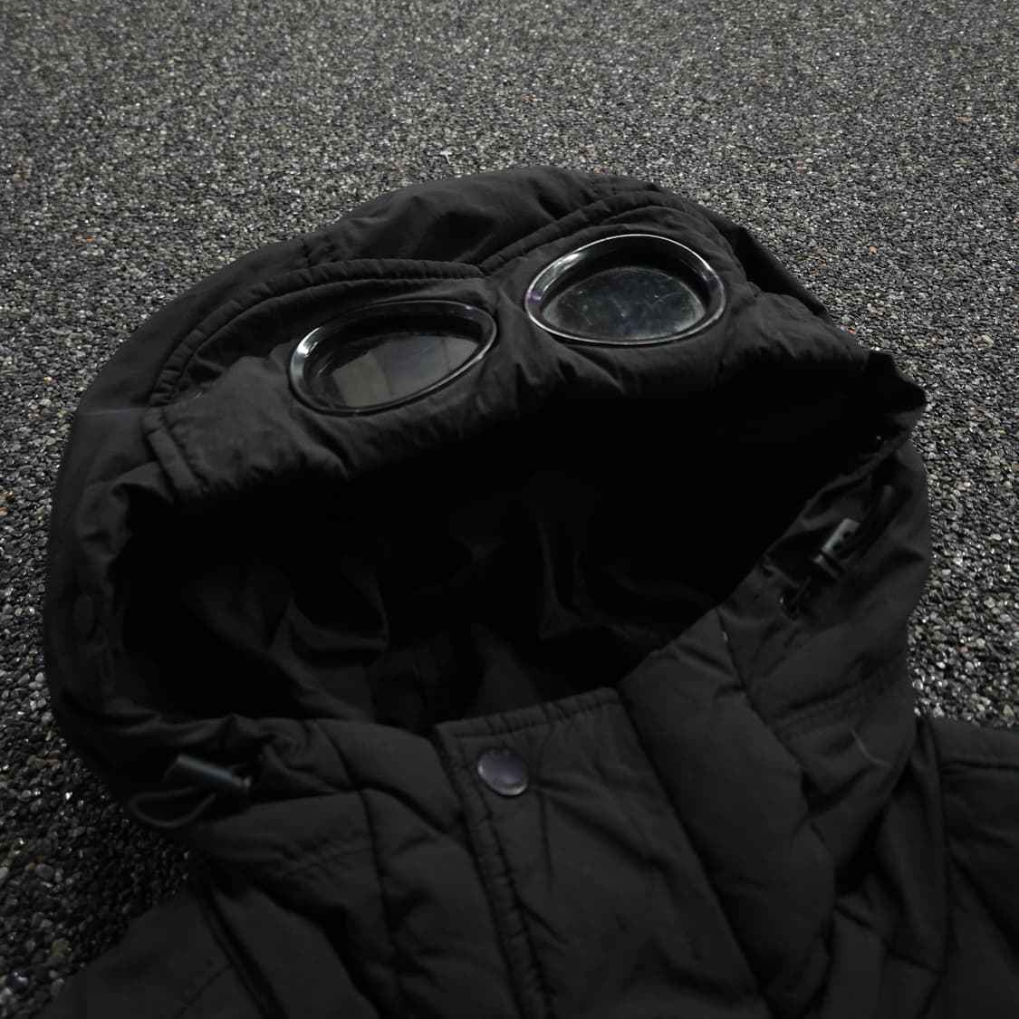CP 컴퍼니 고글 후드 퀼티드 다운 패딩 (XL) 상품이미지3