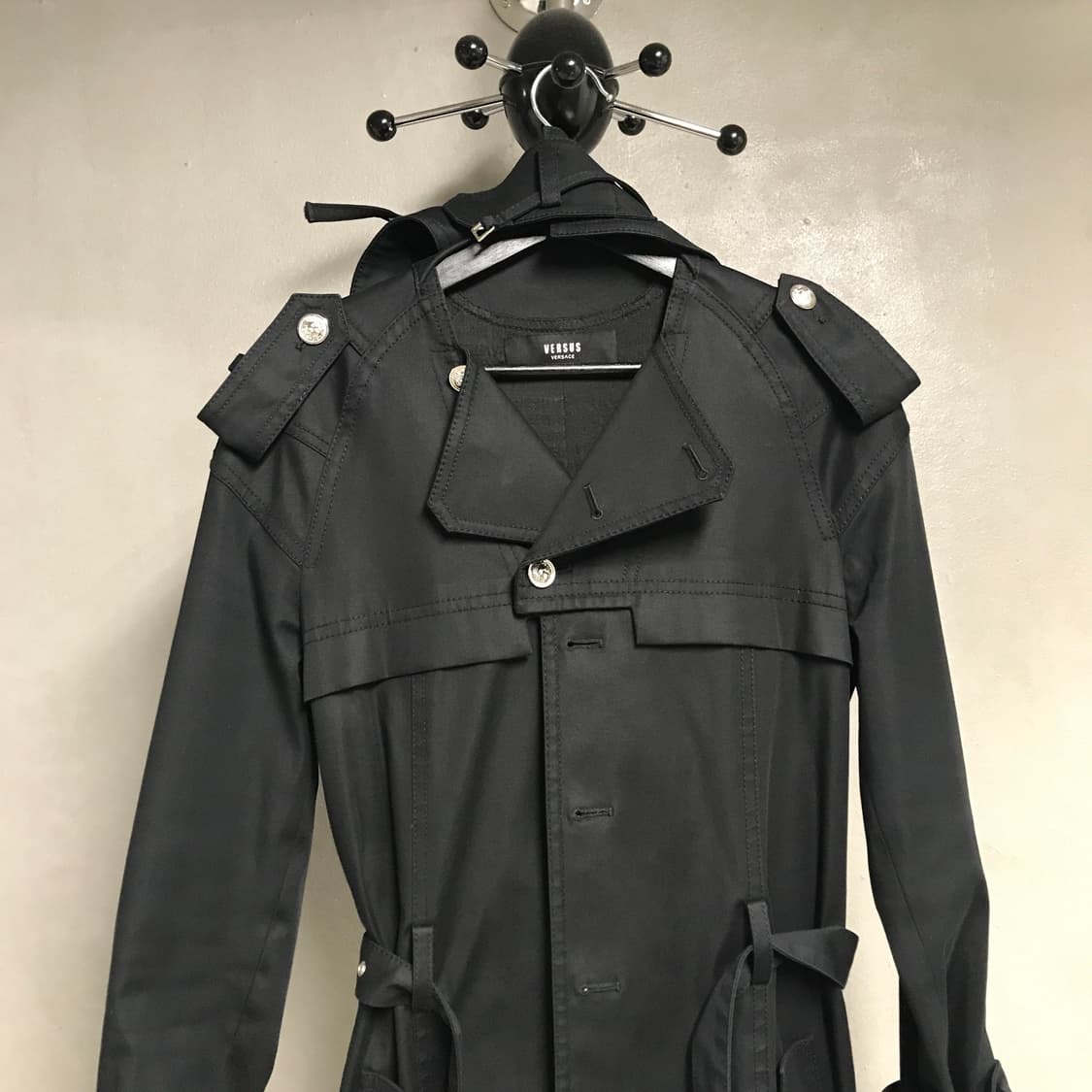 베르사체 베르수스 후드 코트 블랙 40(W) 상품이미지2