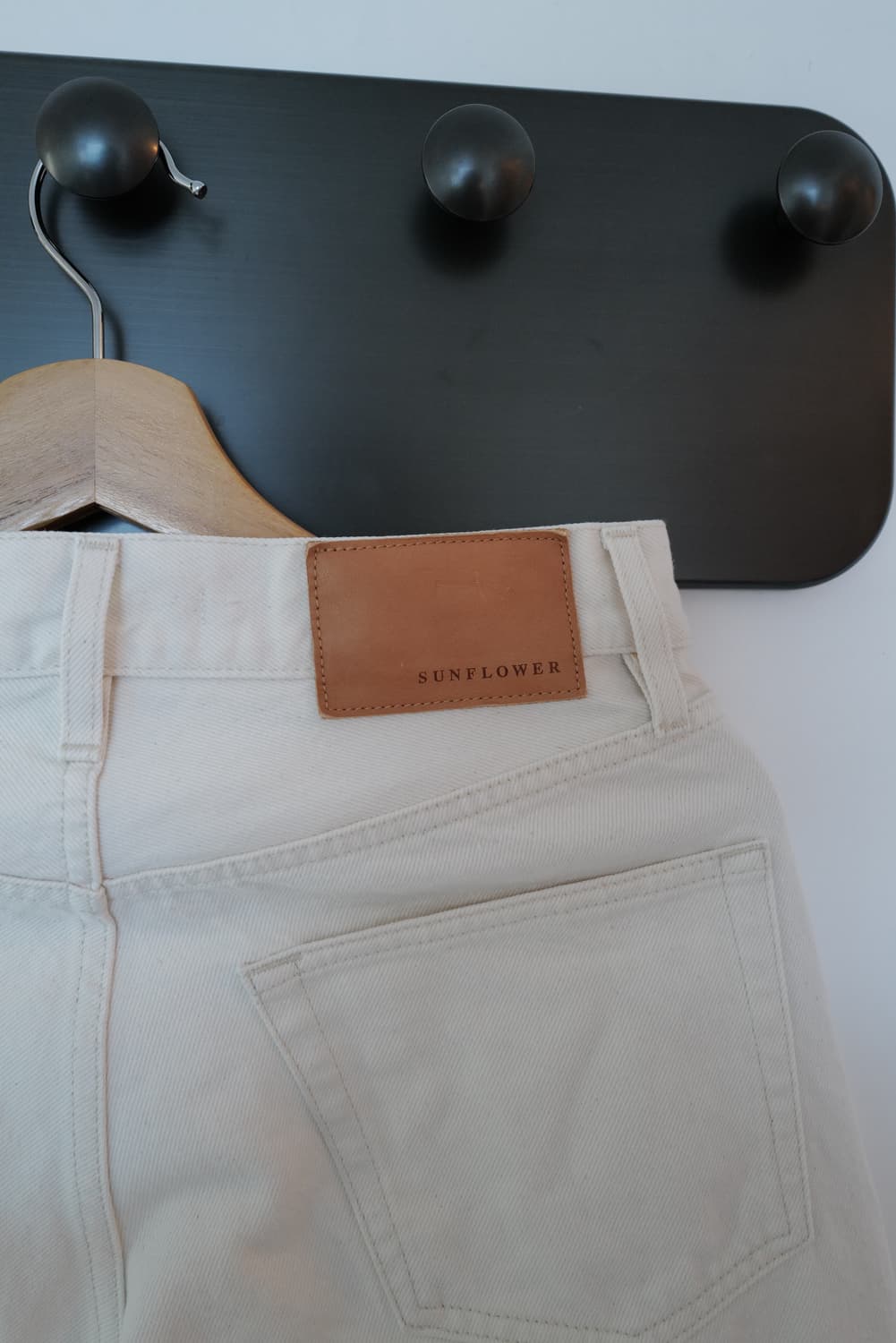 선플라워 에크루 데님입니다. 상품이미지4