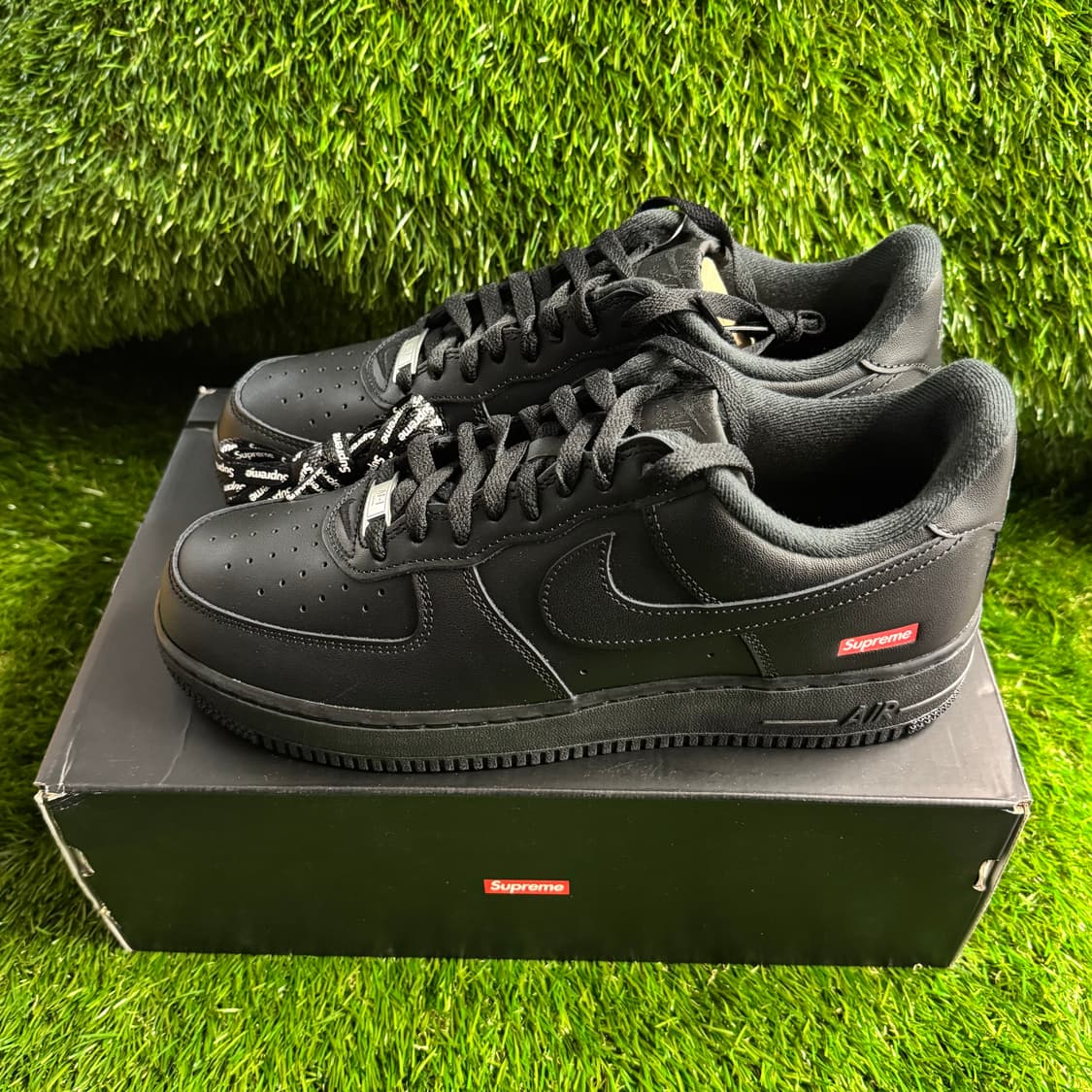 나이키 x 슈프림 에어포스 1 로우 블랙 상품이미지1