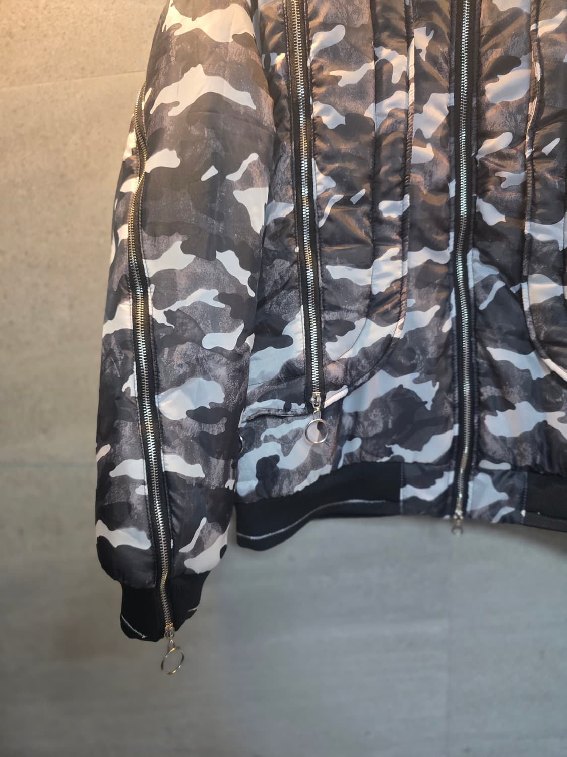 초력셔리 카모플라쥬. 봄버 자켓. 상품이미지3