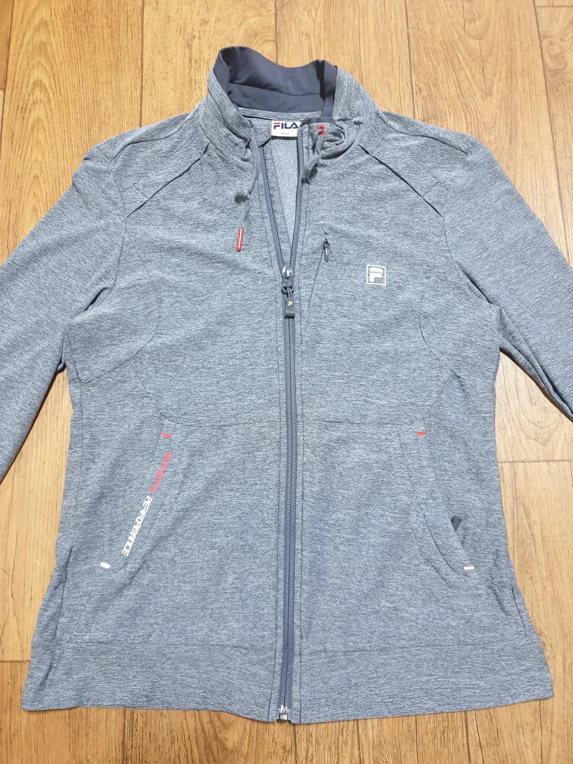 1103 휠라 운동복 집업 90 사이즈입니다 상품이미지1