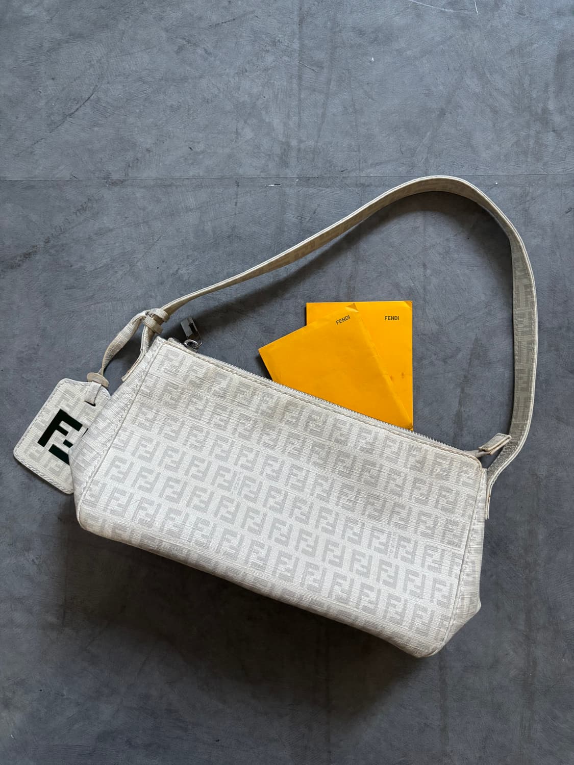 Fendi 펜디 아이보리 FF 로고 미니 캔버스 숄더백 상품이미지9
