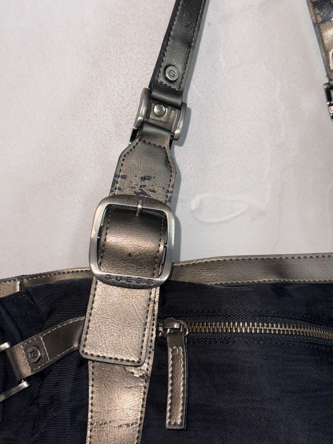 Guess black silver buckled tote bag 상품이미지9