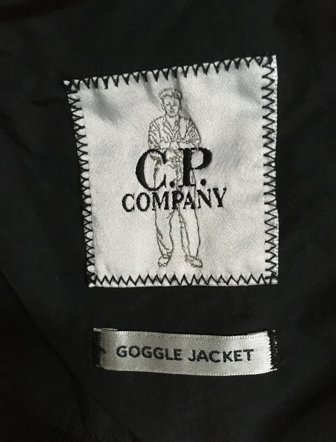 씨피컴퍼니 FLATT NYLON GOGGLE JACKET 블랙 판매합니다 상품이미지7