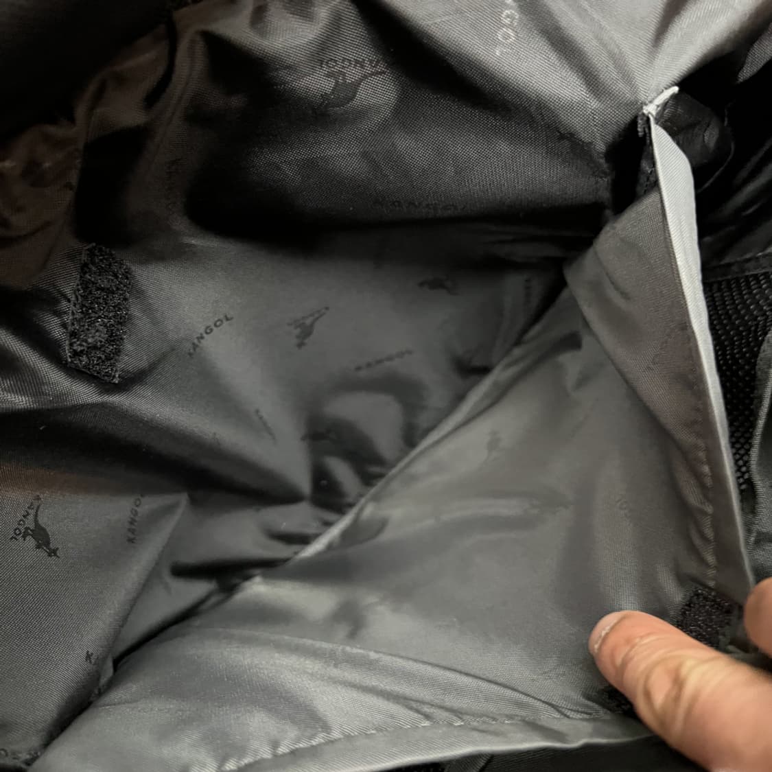 캉골 로고 크로스블랙 가방 노트북수납 상품이미지3