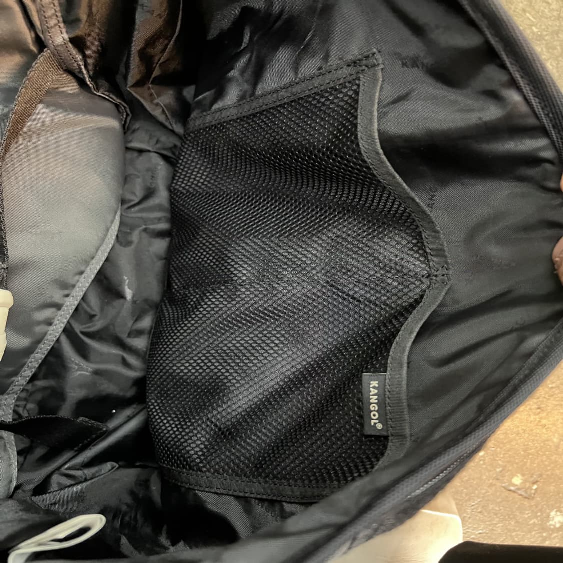 캉골 로고 크로스블랙 가방 노트북수납 상품이미지5