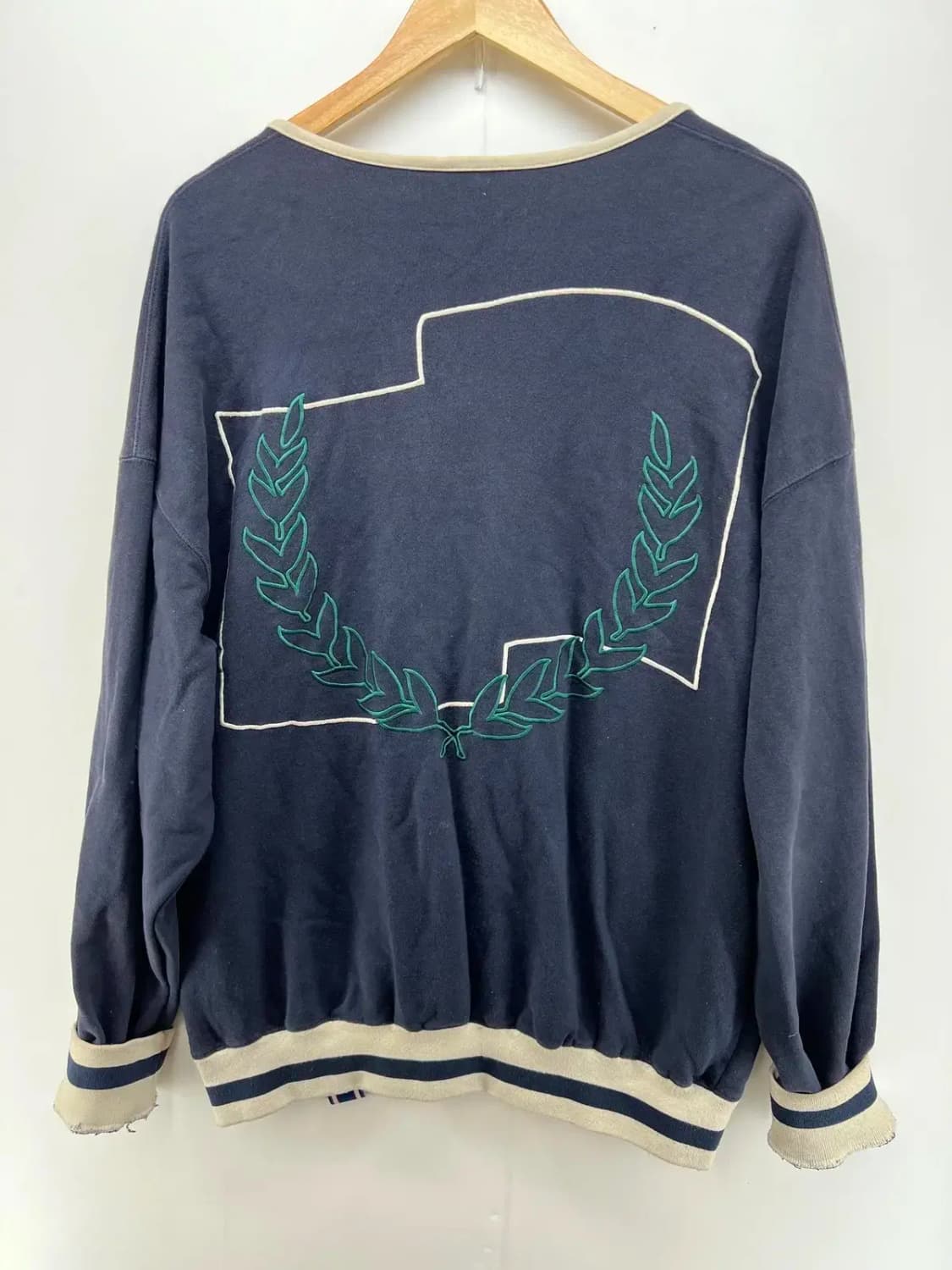 [L] 로맨틱크라운 오버핏 패치 남여공용 네이비 니트 유니크 빈티지 상품이미지4