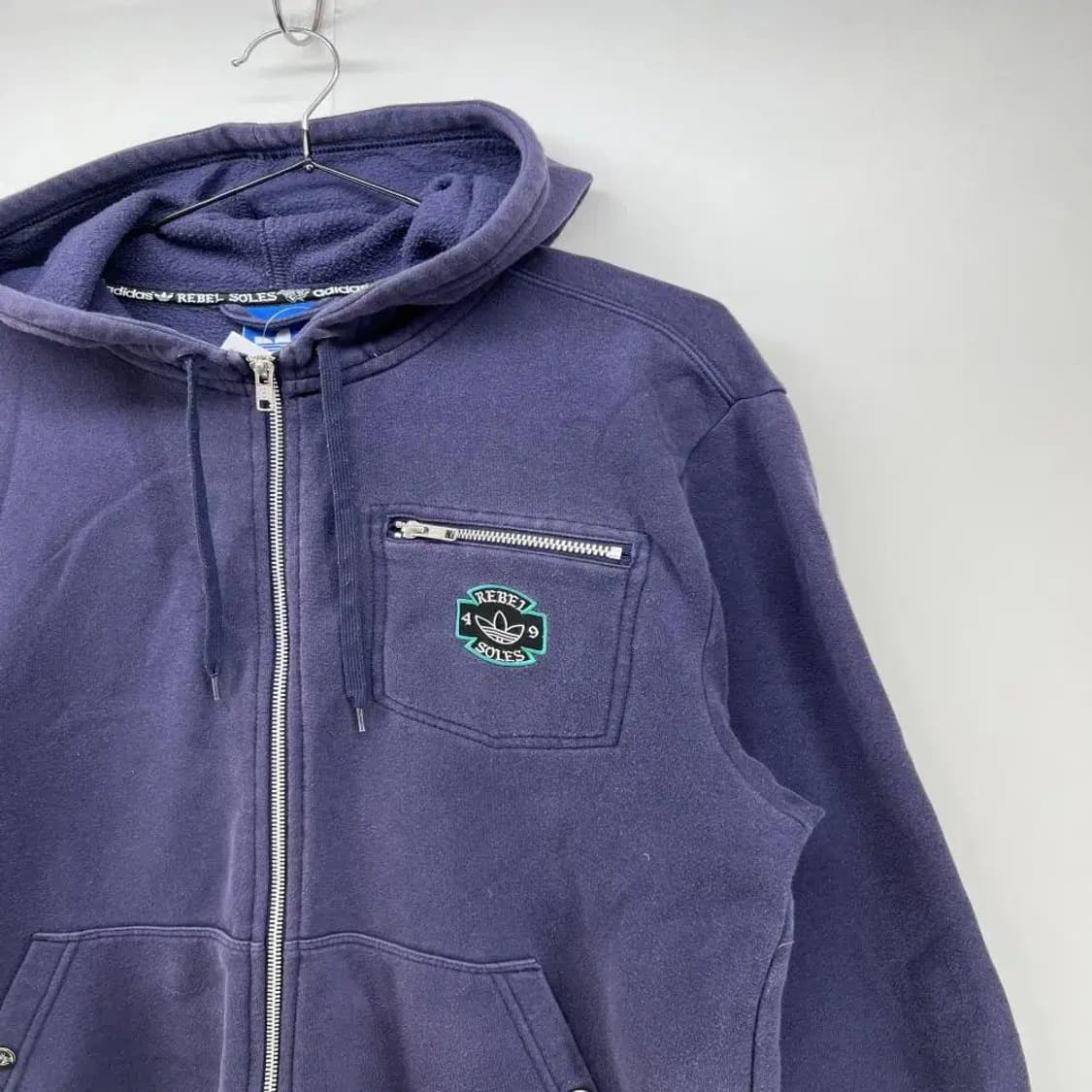 [105] 아디다스 올드스쿨 MASCOT 패치 후드티셔츠 퍼플 상품이미지2