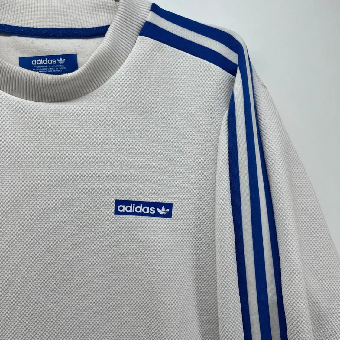[100] 아디다스 오리지널스 삼선 로고 맨투맨 티셔츠 남여공용 상품이미지3