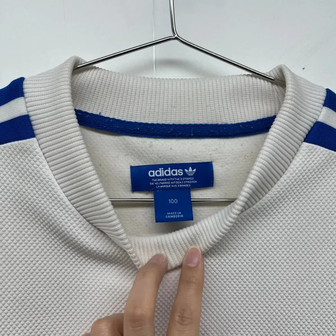 [100] 아디다스 오리지널스 삼선 로고 맨투맨 티셔츠 남여공용 상품이미지4