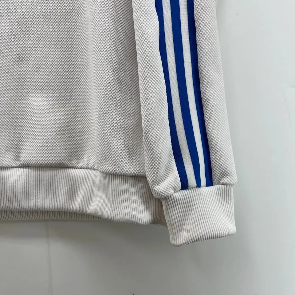 [100] 아디다스 오리지널스 삼선 로고 맨투맨 티셔츠 남여공용 상품이미지5