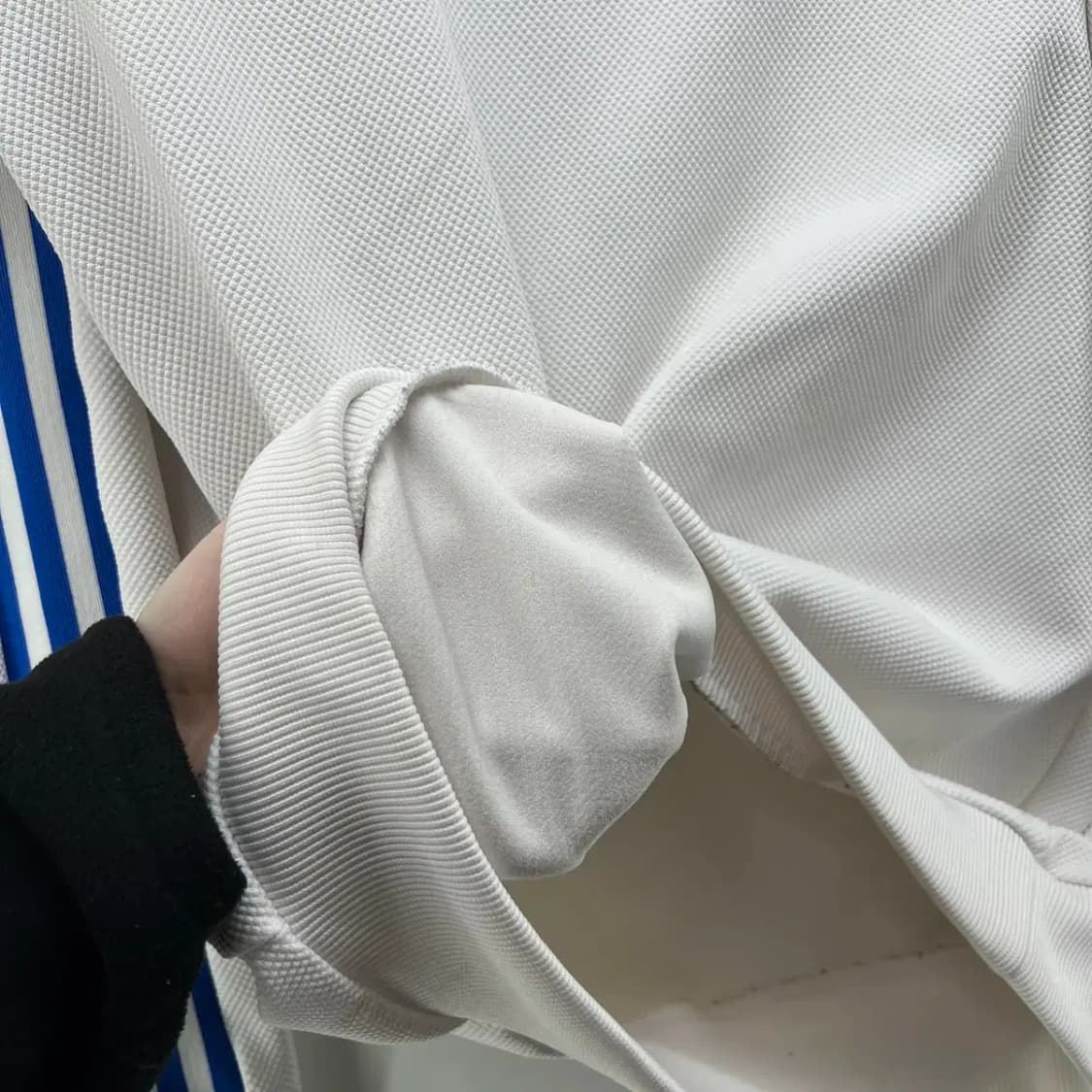 [100] 아디다스 오리지널스 삼선 로고 맨투맨 티셔츠 남여공용 상품이미지6