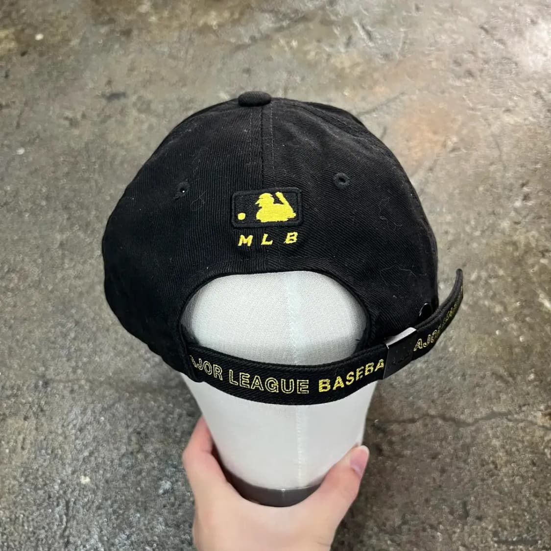 one mlb 양키스 스펠아웃 로고 볼캡 블랙 빈티지 상품이미지3