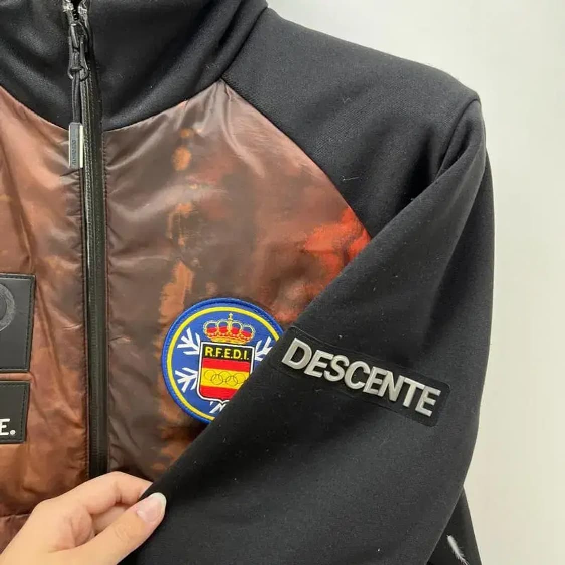 DESCENTE 프린팅 패딩  b그레이드 봄버 패딩자켓 상품이미지9