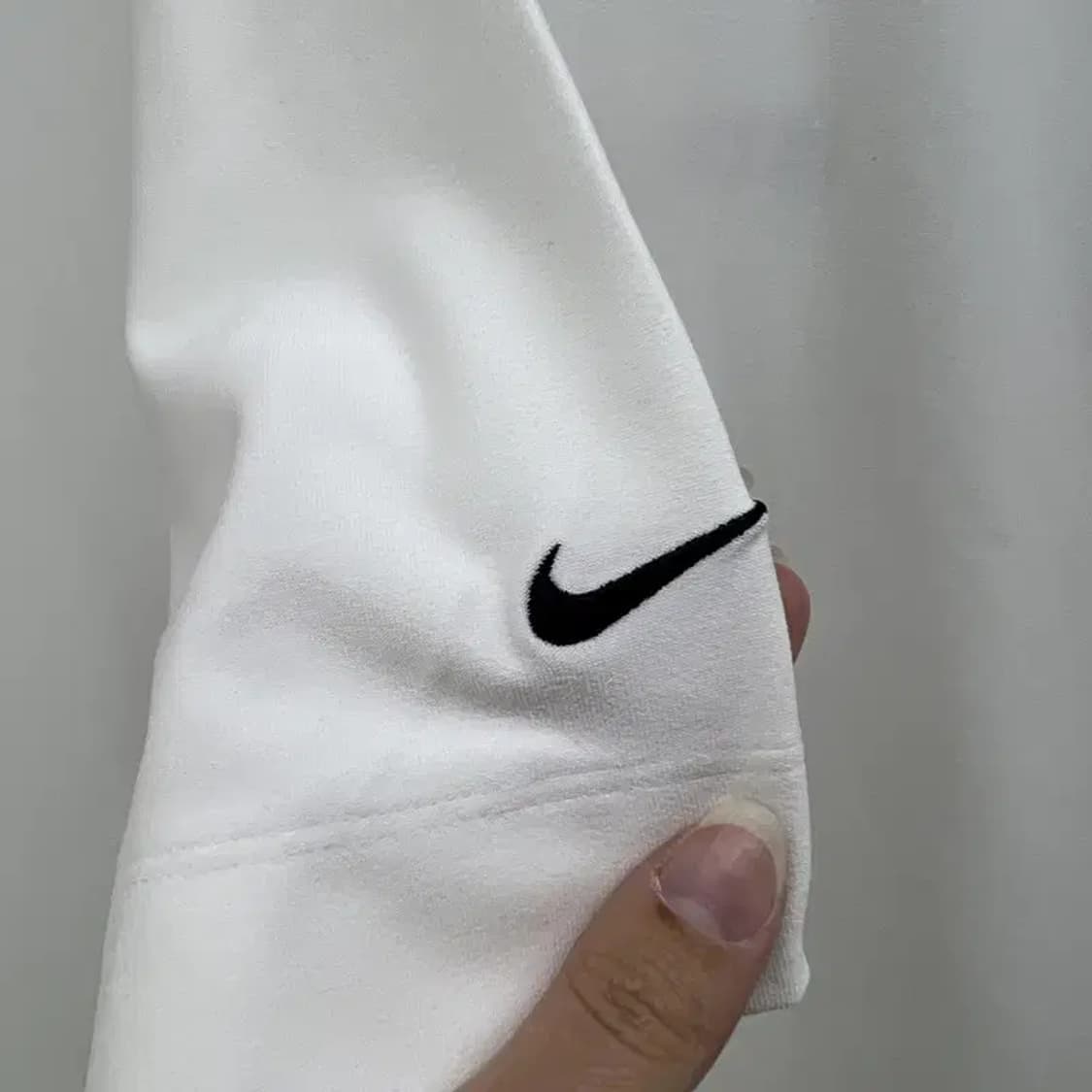 미디움 새상품 나이키 골프 기능성티셔츠 ubs 로고 반팔 웨어 골프룩 상품이미지4