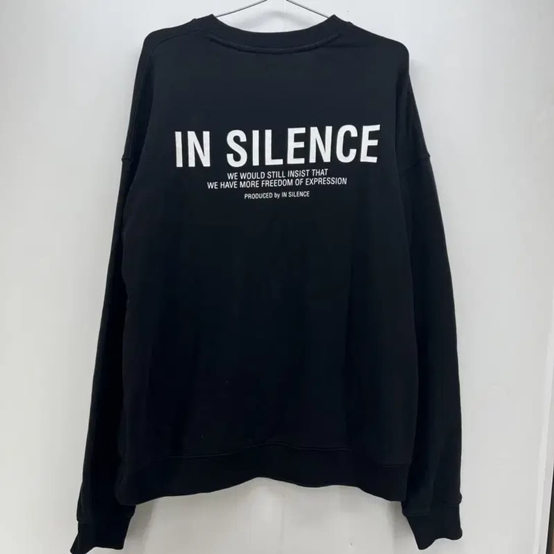 라지 인사일런스 로고 오버핏 맨투맨 블랙 빈티지룩 새상품급 상품이미지2