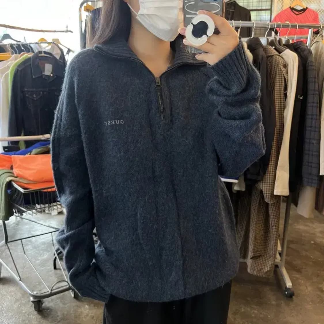 105게스진  GUESS JEANS 반집업 니트 봄룩 나들이룩 네이비 상품이미지1