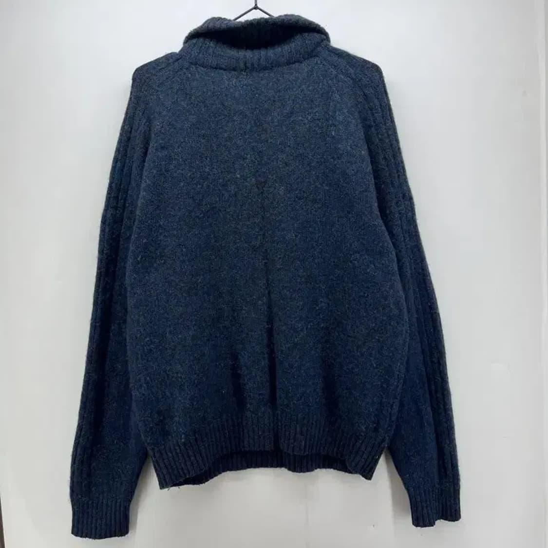 105게스진  GUESS JEANS 반집업 니트 봄룩 나들이룩 네이비 상품이미지2