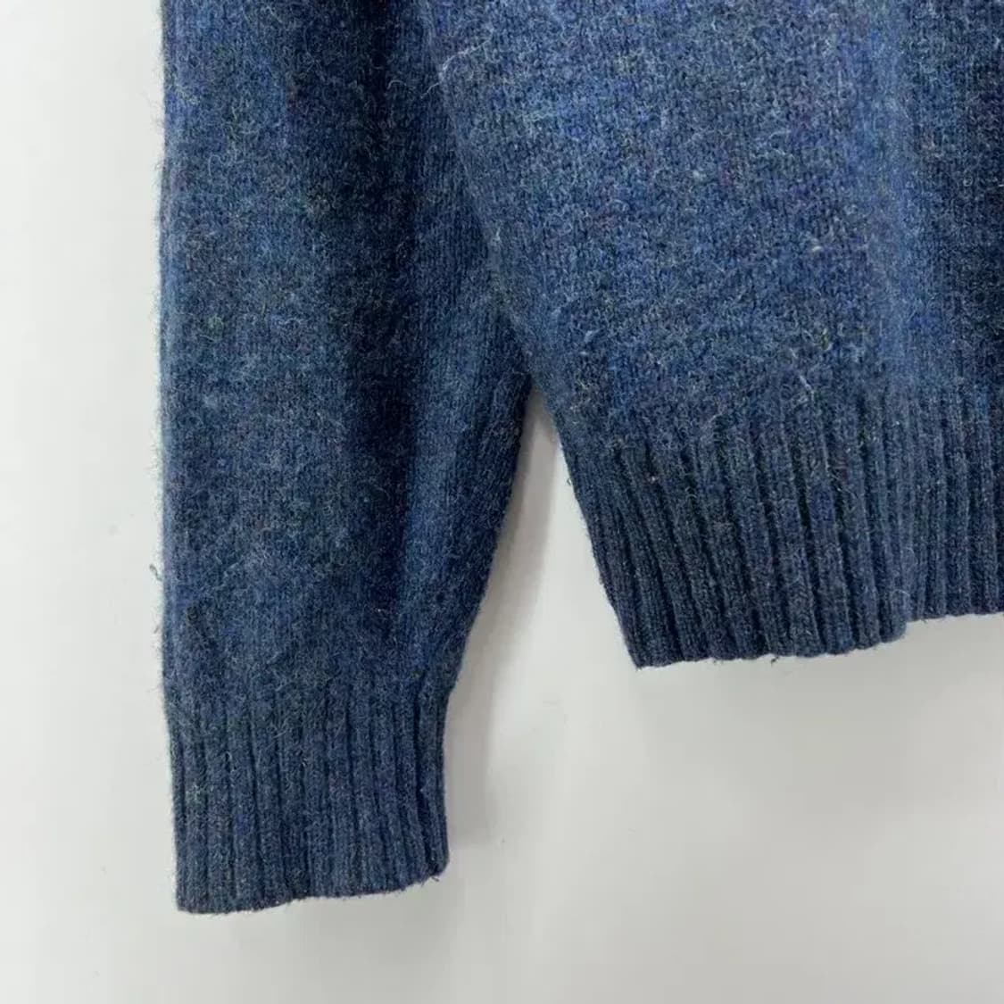 105게스진  GUESS JEANS 반집업 니트 봄룩 나들이룩 네이비 상품이미지4