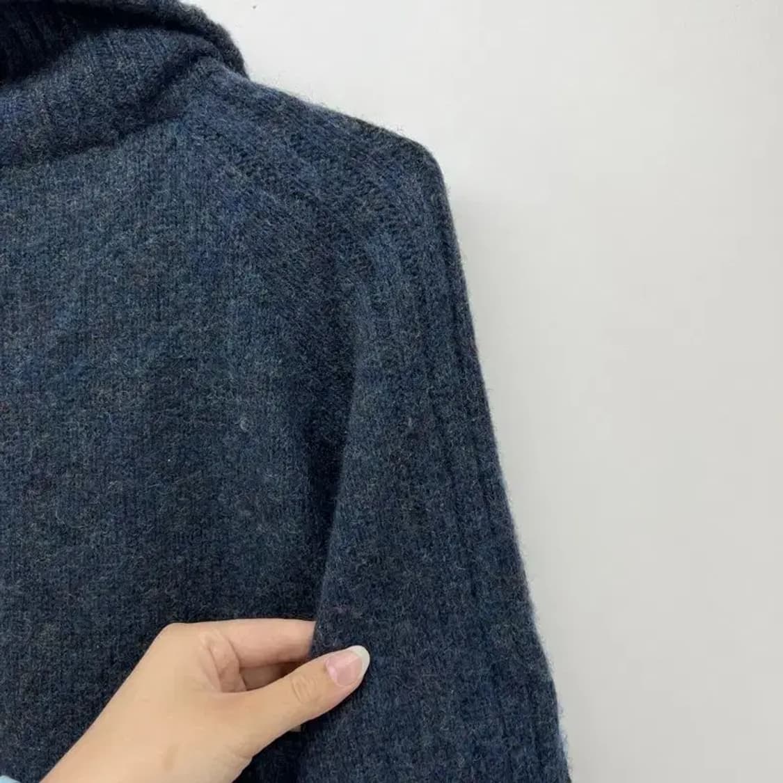 105게스진  GUESS JEANS 반집업 니트 봄룩 나들이룩 네이비 상품이미지5