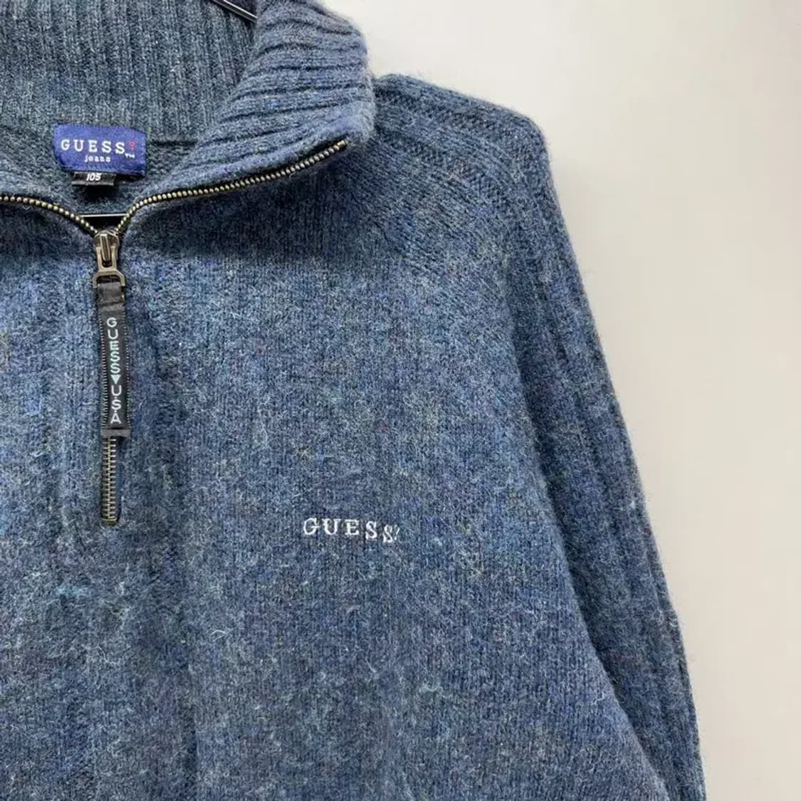 105게스진  GUESS JEANS 반집업 니트 봄룩 나들이룩 네이비 상품이미지7