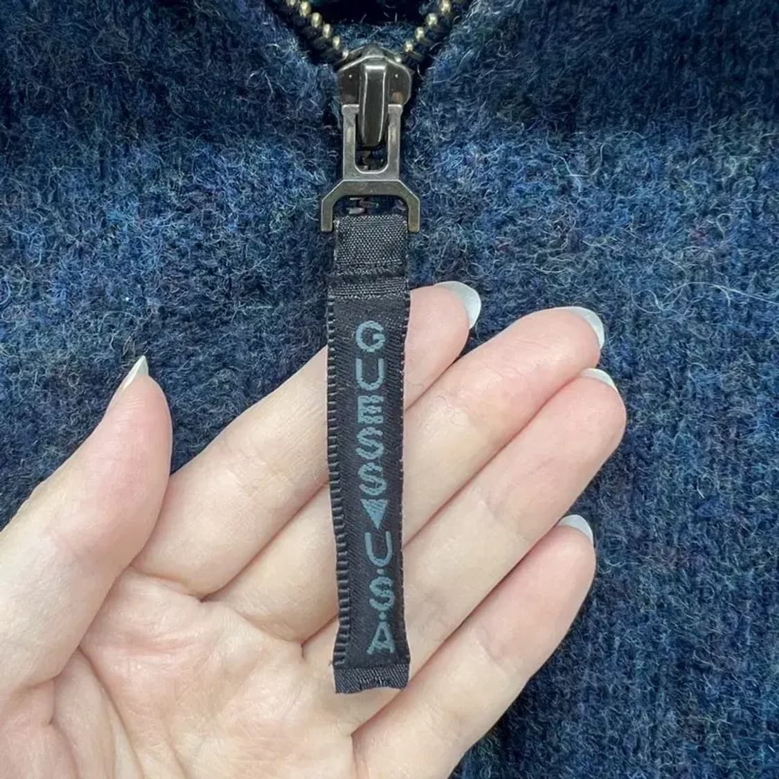 105게스진  GUESS JEANS 반집업 니트 봄룩 나들이룩 네이비 상품이미지9