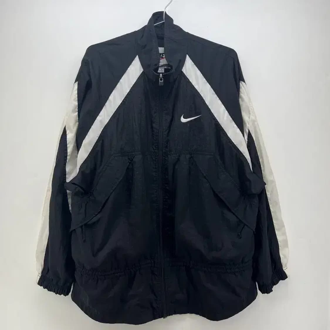 미디움 나이키 올드스쿨 사이드라인 포인트 오버핏 바람막이자켓 상품이미지1