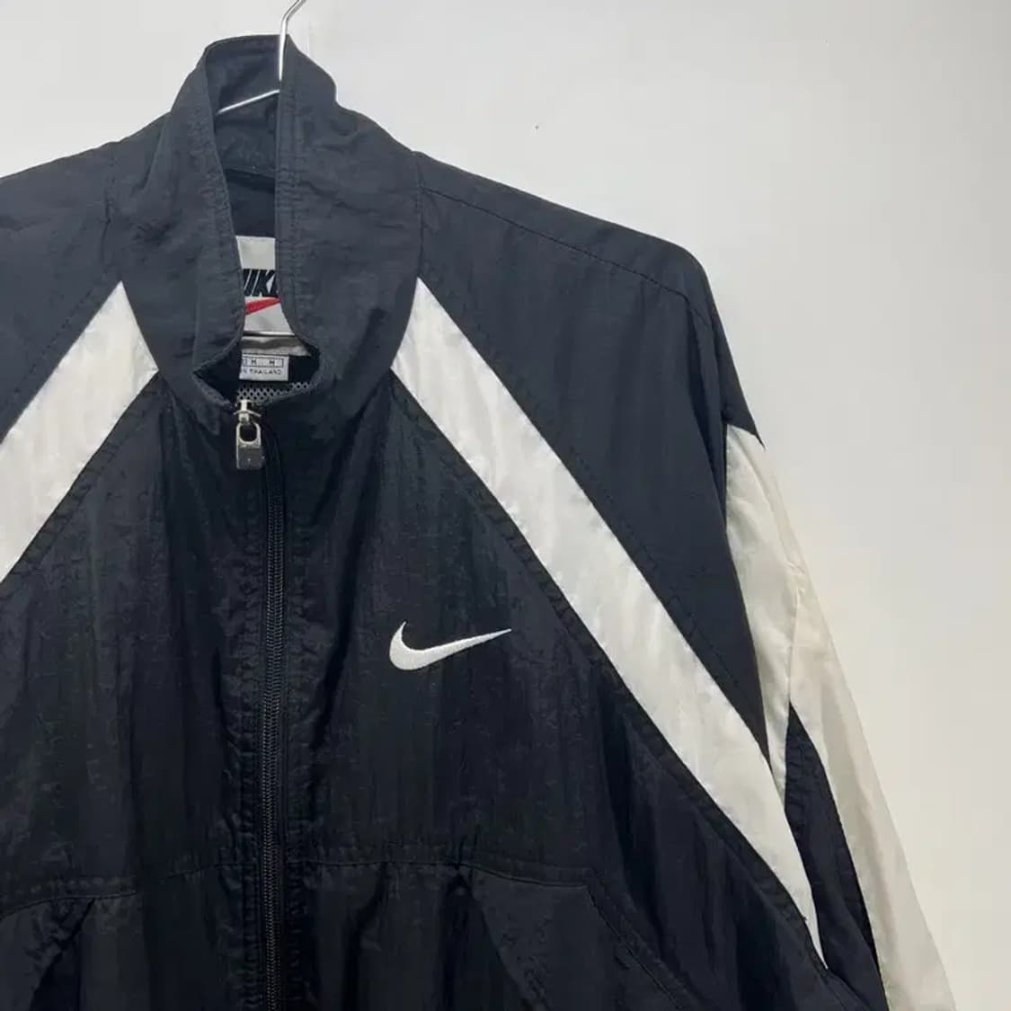 미디움 나이키 올드스쿨 사이드라인 포인트 오버핏 바람막이자켓 상품이미지3