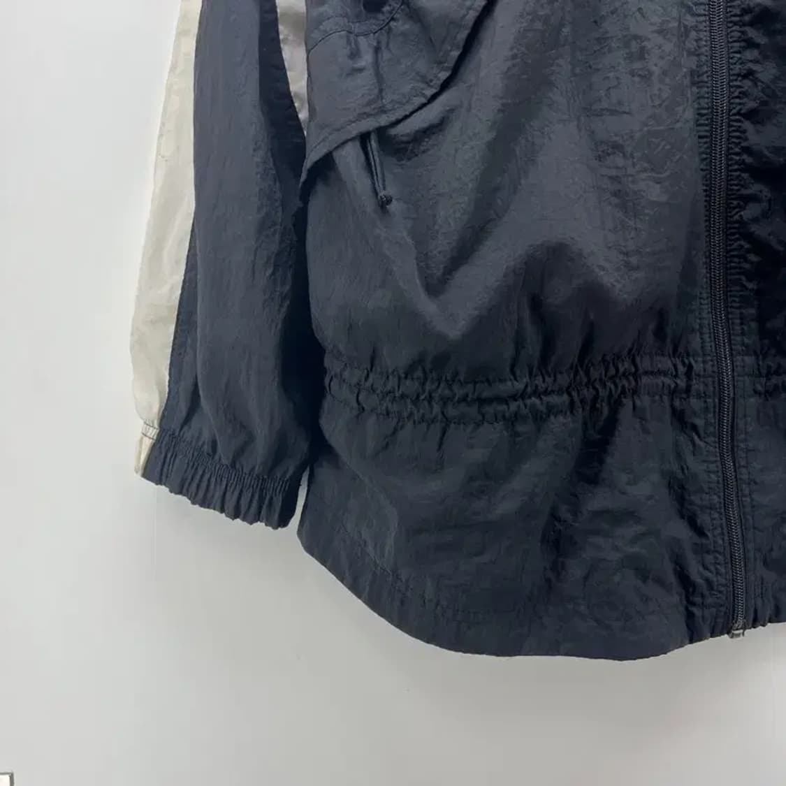 미디움 나이키 올드스쿨 사이드라인 포인트 오버핏 바람막이자켓 상품이미지4