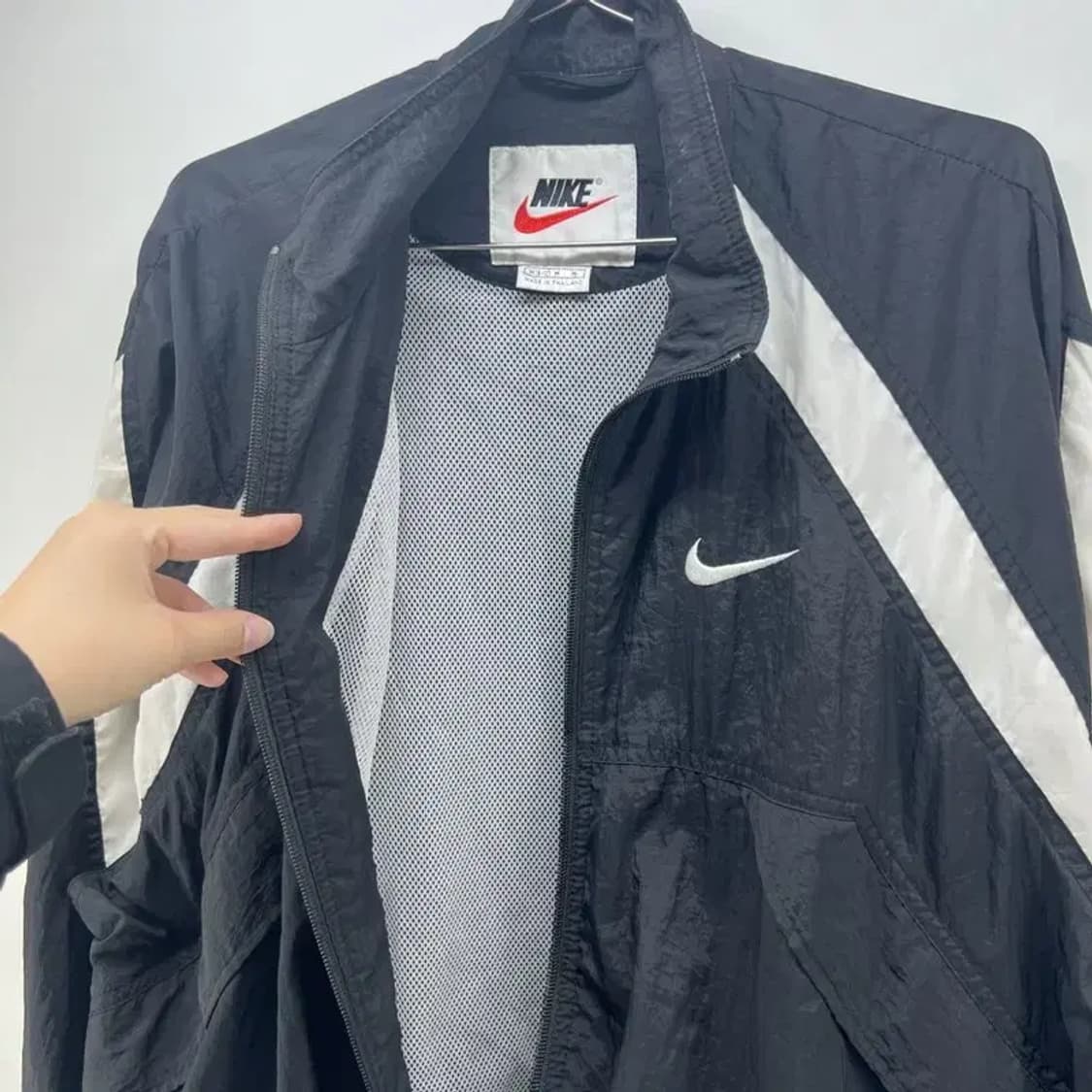 미디움 나이키 올드스쿨 사이드라인 포인트 오버핏 바람막이자켓 상품이미지6
